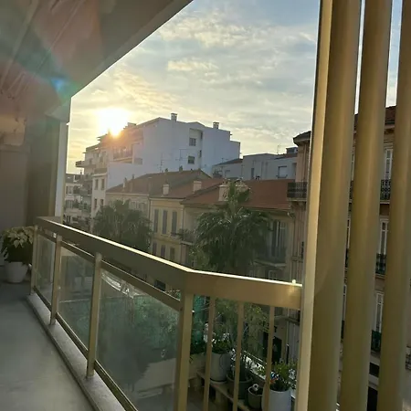 Centre Mimosas 1 Salon 아파트 *